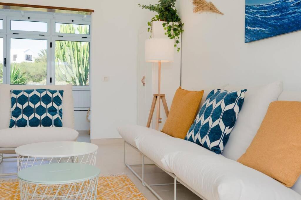 Luxurious Bungalow A2 In A Quiet Complex With Pool 100M From The Sea Charco del Palo Eksteriør bilde