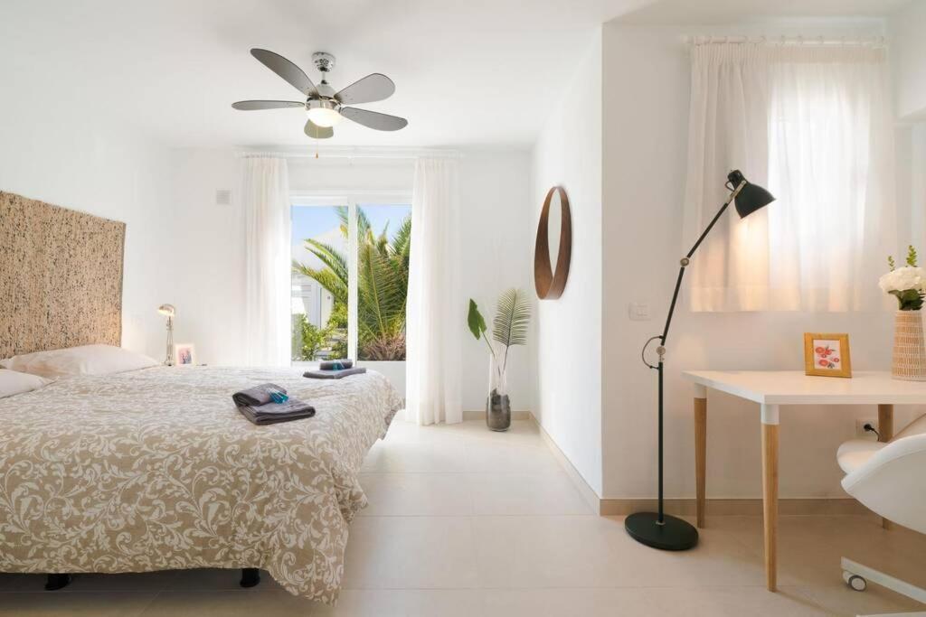 Luxurious Bungalow A2 In A Quiet Complex With Pool 100M From The Sea Charco del Palo Eksteriør bilde