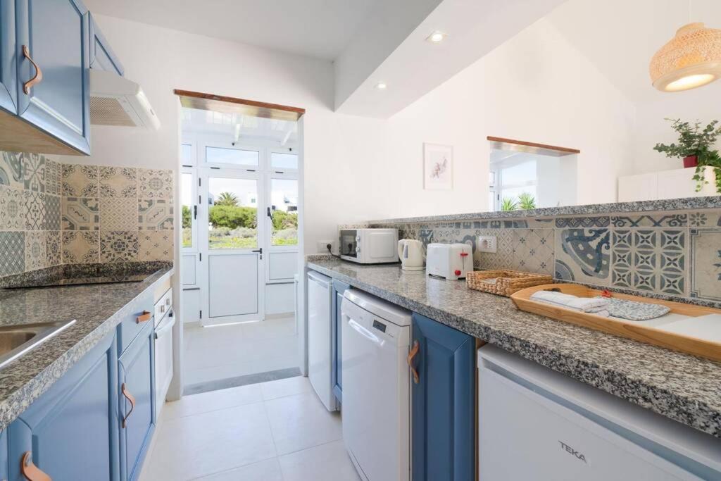 Luxurious Bungalow A2 In A Quiet Complex With Pool 100M From The Sea Charco del Palo Eksteriør bilde