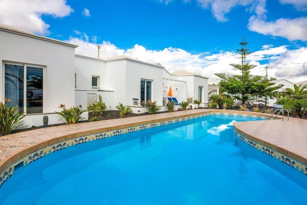 Luxurious Bungalow A2 In A Quiet Complex With Pool 100M From The Sea Charco del Palo Eksteriør bilde