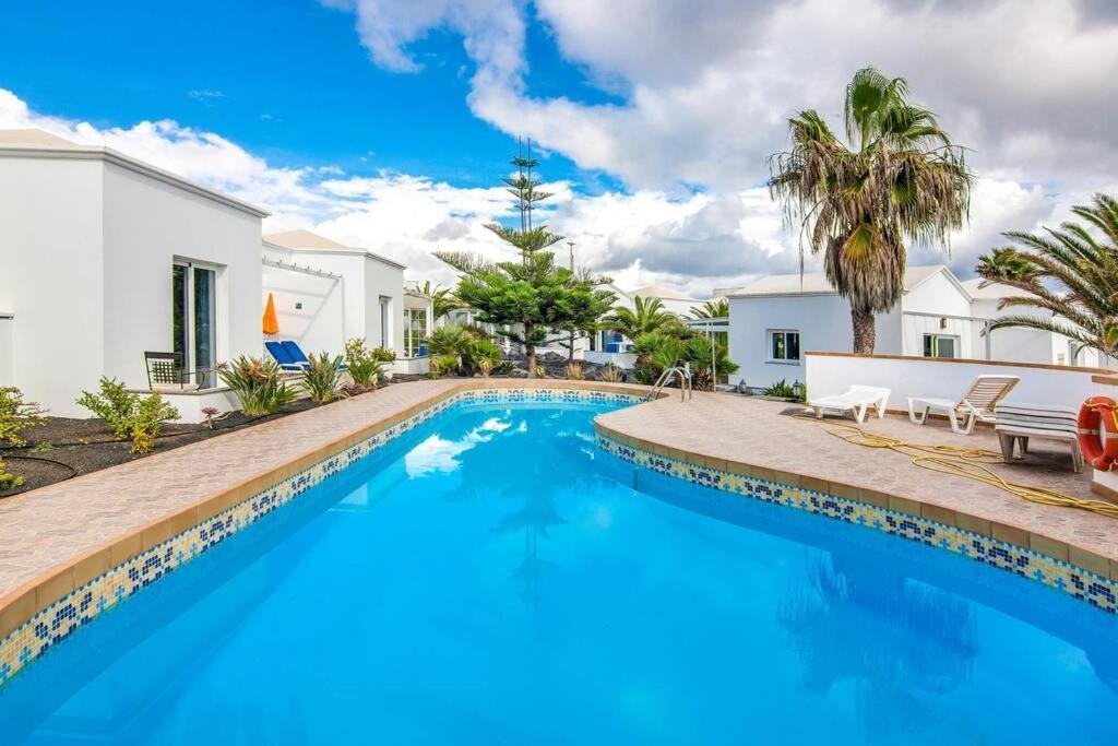 Luxurious Bungalow A2 In A Quiet Complex With Pool 100M From The Sea Charco del Palo Eksteriør bilde