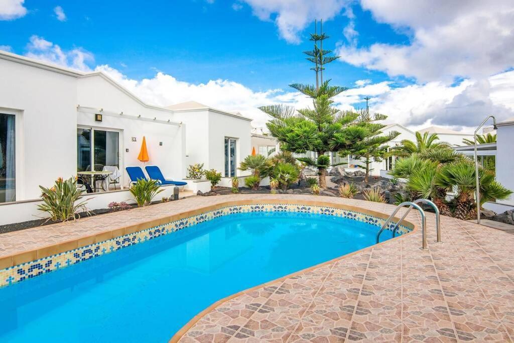 Luxurious Bungalow A2 In A Quiet Complex With Pool 100M From The Sea Charco del Palo Eksteriør bilde
