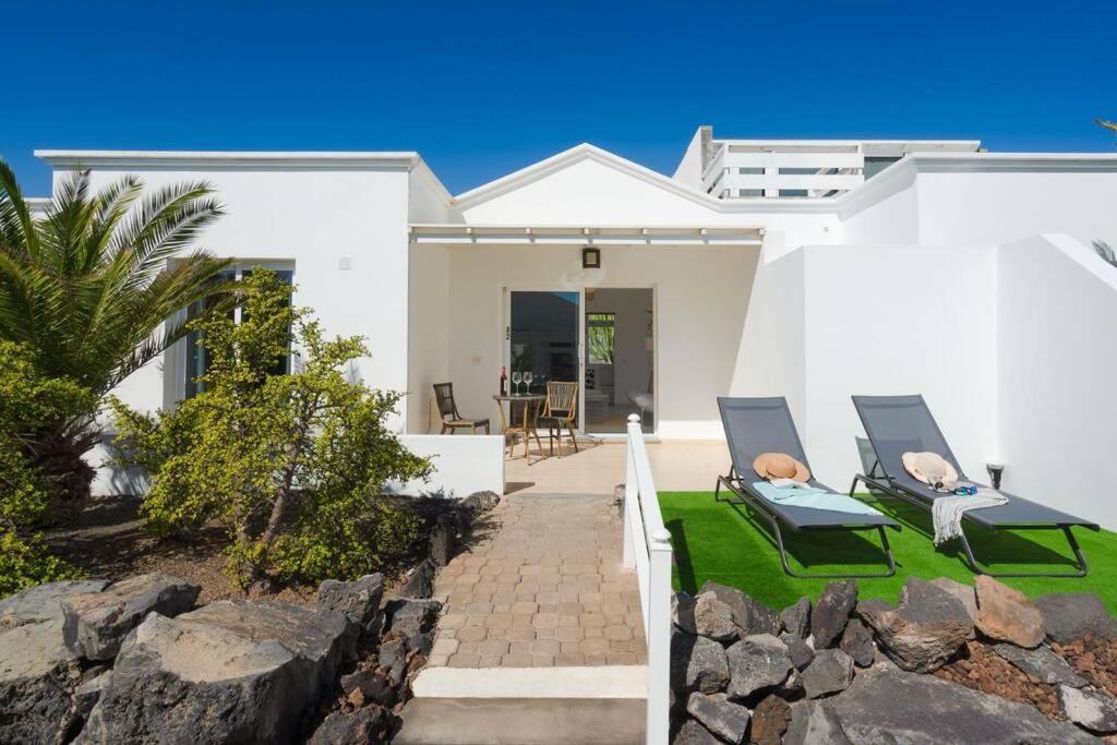 Luxurious Bungalow A2 In A Quiet Complex With Pool 100M From The Sea Charco del Palo Eksteriør bilde